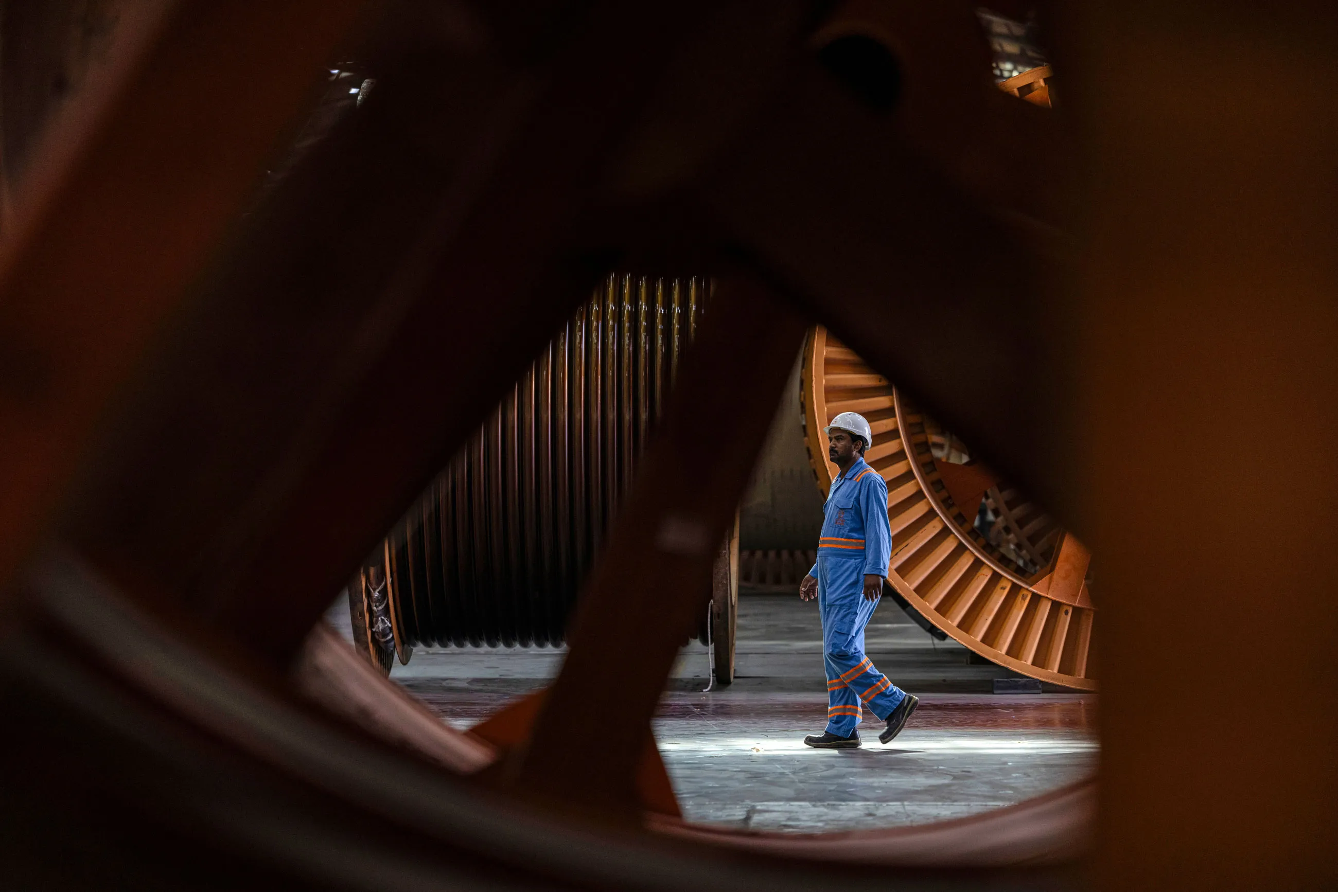 How Ducab connects: Worker in the manufacturing plant